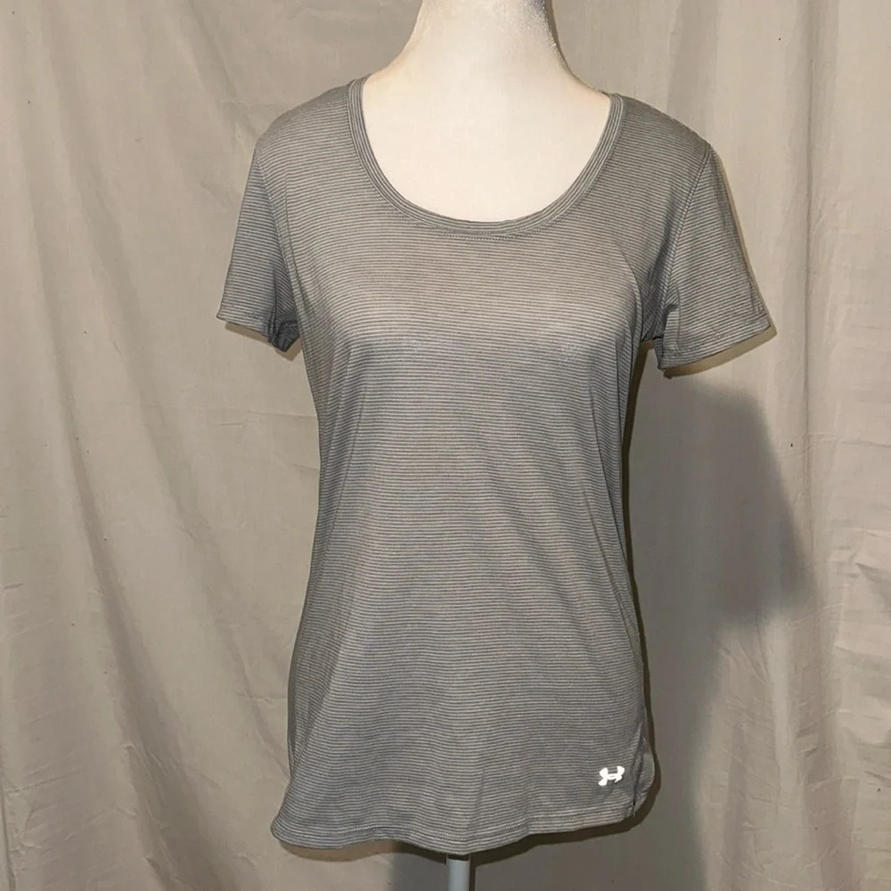 gray & white striped Under Armour heat gear run tshirt size small fitted